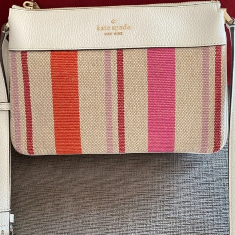 KATE SPADE NEW YORK LEILA Triple Gusseted Cross Body Bag
